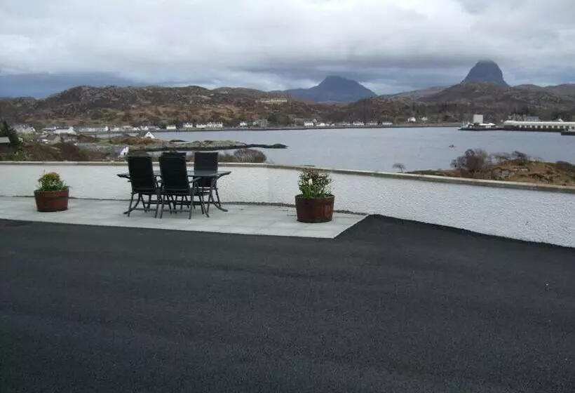 Majatalo Caisteal Liath House