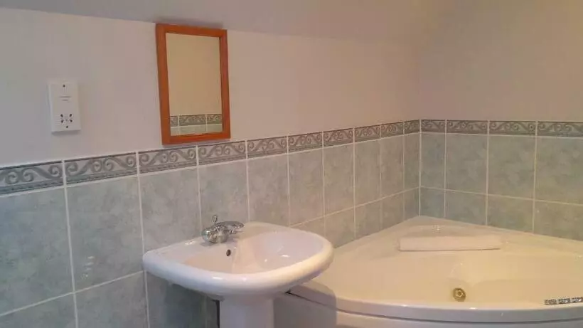 Majatalo Caisteal Liath House