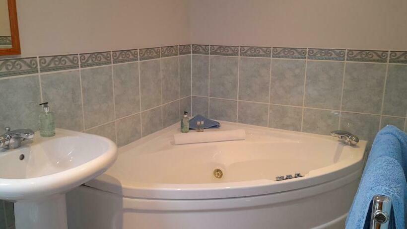 بنسيون Caisteal Liath House