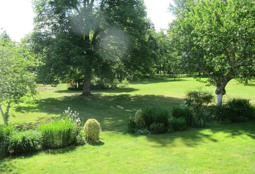 مبيت وإفطار Domaine De Montizeau