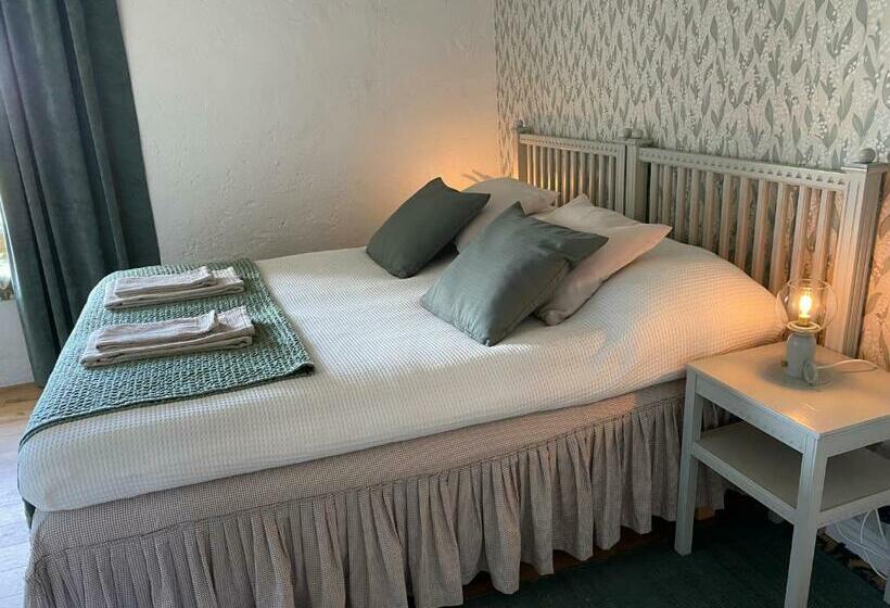 Bed and Breakfast Gård Halltorps Hage