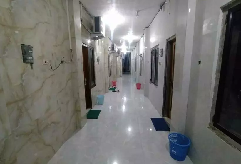 Hotelli Near Grosir Stono 2