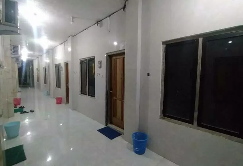 Hotelli Near Grosir Stono 2