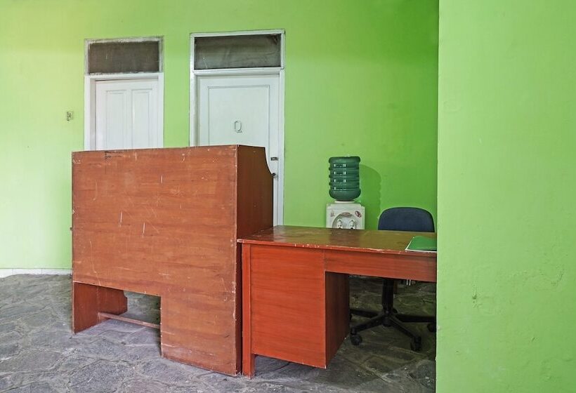 בית מלון כפרי Spot On 91325 Pondok Hijau Guest House Syariah