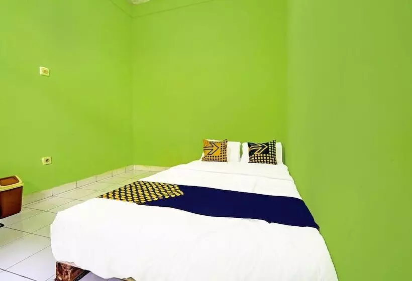 Hotelli Spot On 91325 Pondok Hijau Guest House Syariah
