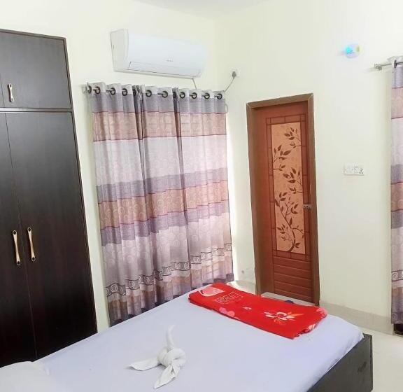 پانسیون Rose Garden Guest House