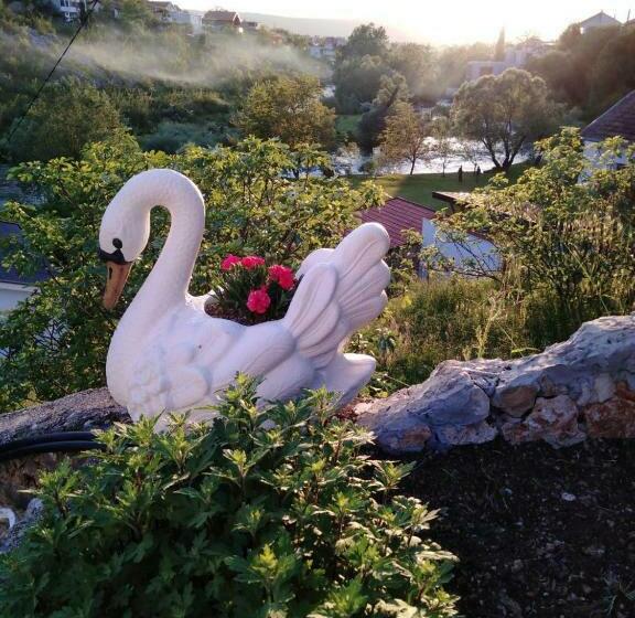 پانسیون Villa The Cave