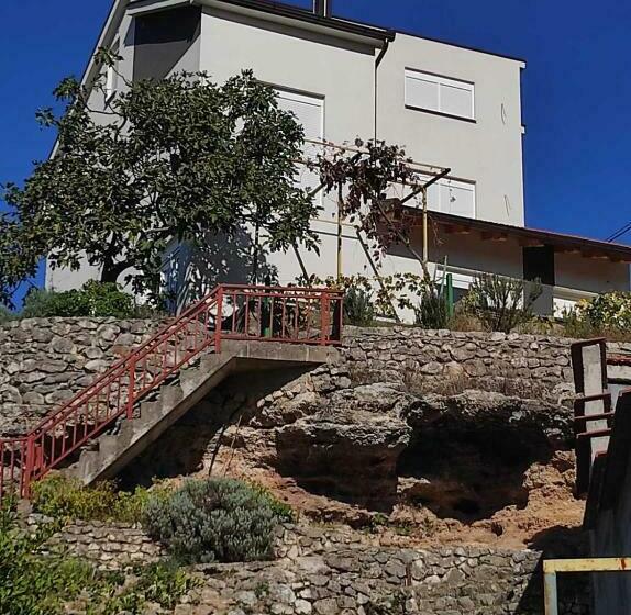 پانسیون Villa The Cave