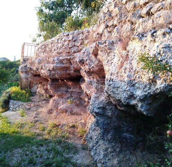 پانسیون Villa The Cave