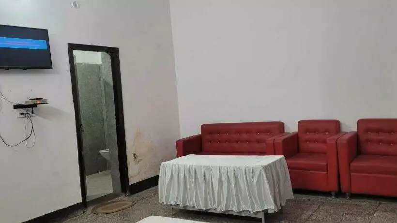 Hotelli Oyo 89082 Vrindavan
