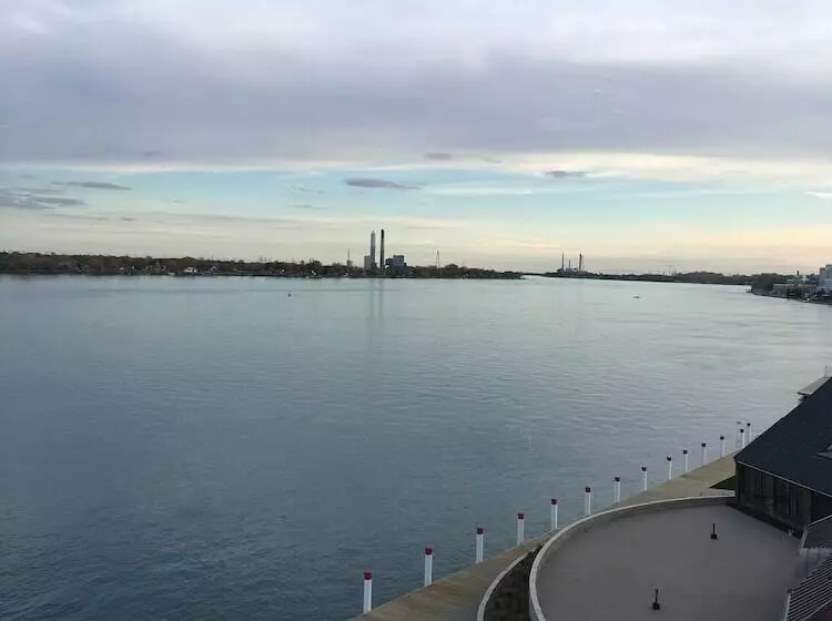 Hotelli St. Clair Inn