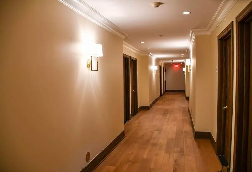 Hotelli St. Clair Inn