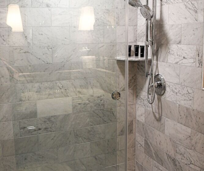 فندق St. Clair Inn