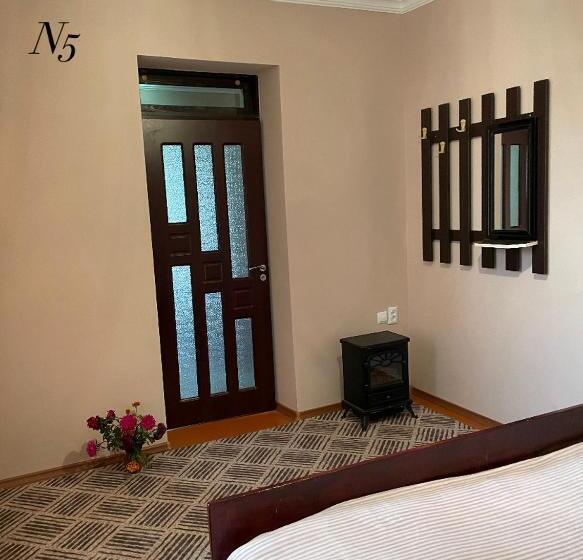 پانسیون Artina Guest House