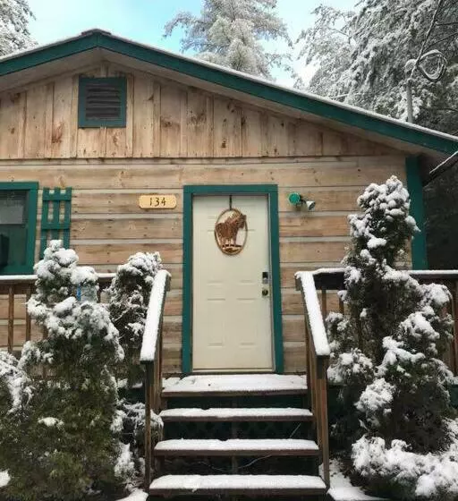 Caribou Pines 2 Bedroom Cabin With Hot Tub