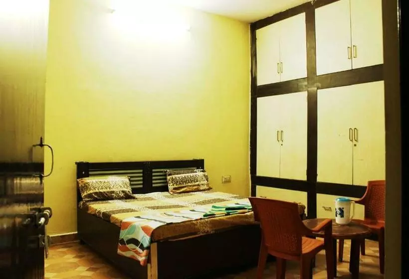 ホテル Spot On 93693  Gracious Inn