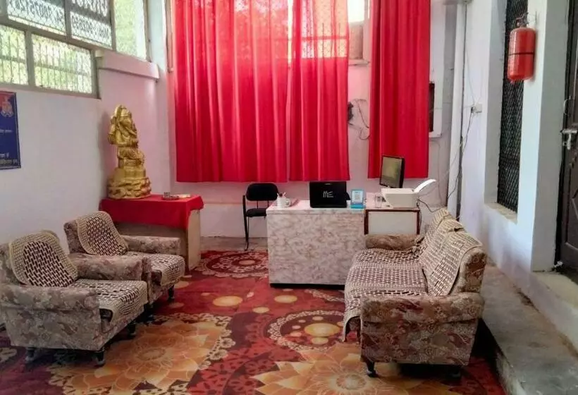 ホテル Spot On 93693  Gracious Inn