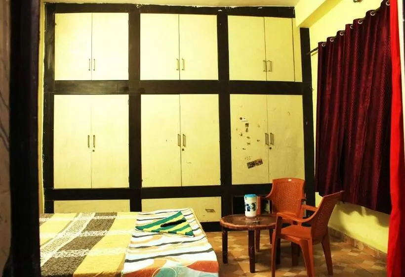 ホテル Spot On 93693  Gracious Inn