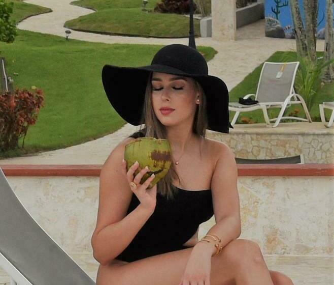 Isabela Villa Sleeps 40, Pool, Jacuzzi, Bbq, Power Plant, Volley, Pool Table