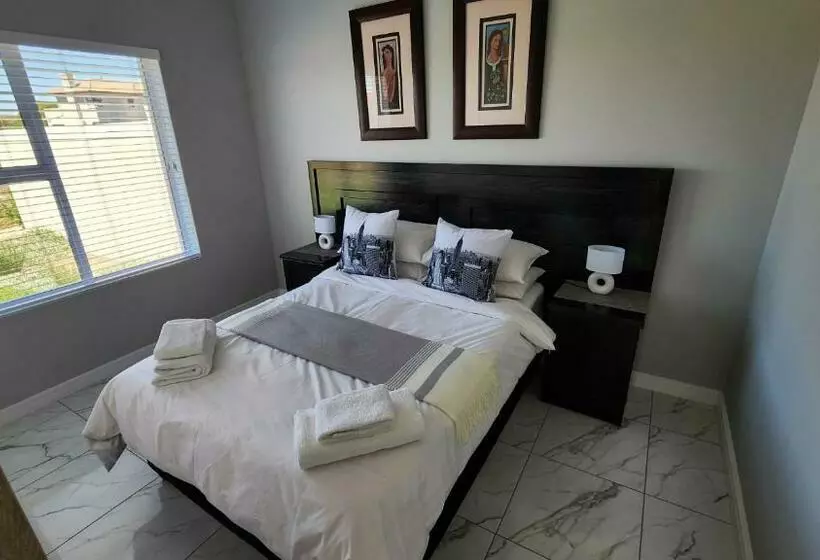 One Bedroom Unit With Kitchenette In Langebaan Country Estate   Solar Power