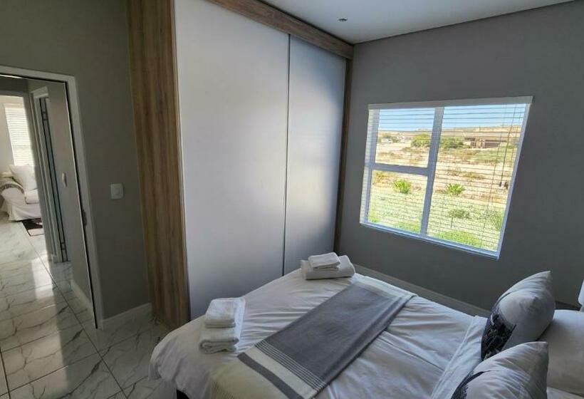 One Bedroom Unit With Kitchenette In Langebaan Country Estate   Solar Power