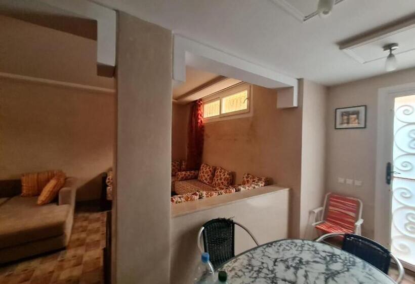 Apprt En S.sol+piscine Privee