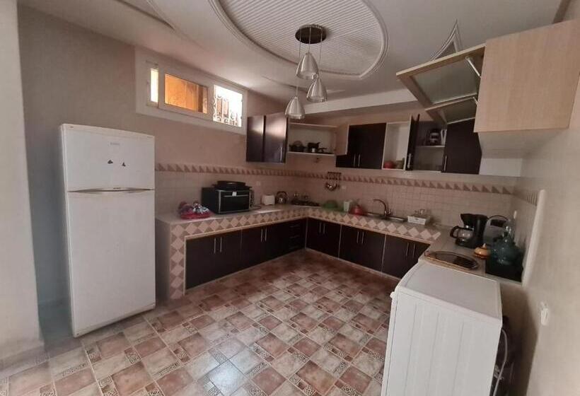 Apprt En S.sol+piscine Privee