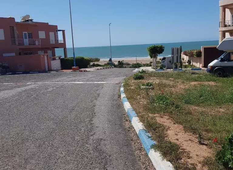 Apprt En S.sol+piscine Privee