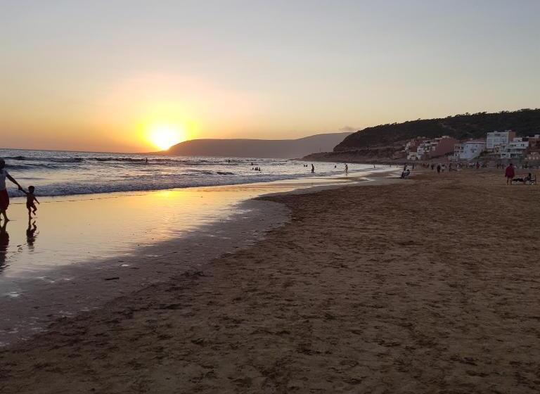 Apprt En S.sol+piscine Privee