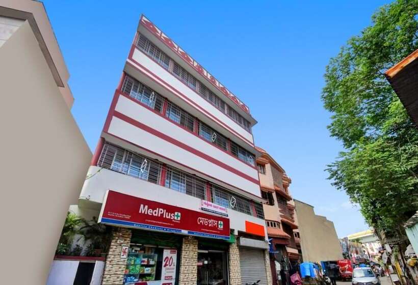 호텔 Goroomgo Vhyom Sky Palace Near Sakherbazar Metro Station Kolkata