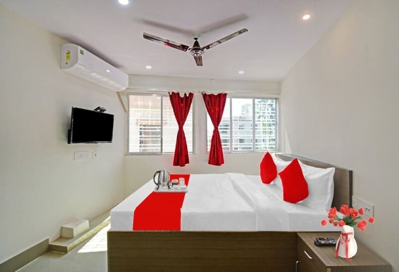 호텔 Goroomgo Vhyom Sky Palace Near Sakherbazar Metro Station Kolkata