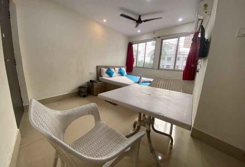 호텔 Goroomgo Vhyom Sky Palace Near Sakherbazar Metro Station Kolkata