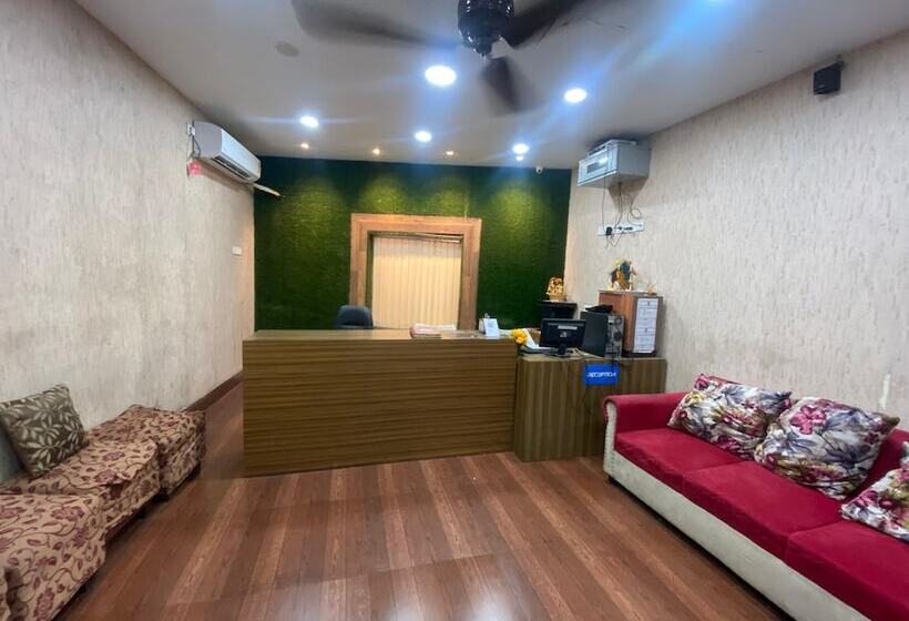 호텔 Goroomgo Vhyom Sky Palace Near Sakherbazar Metro Station Kolkata