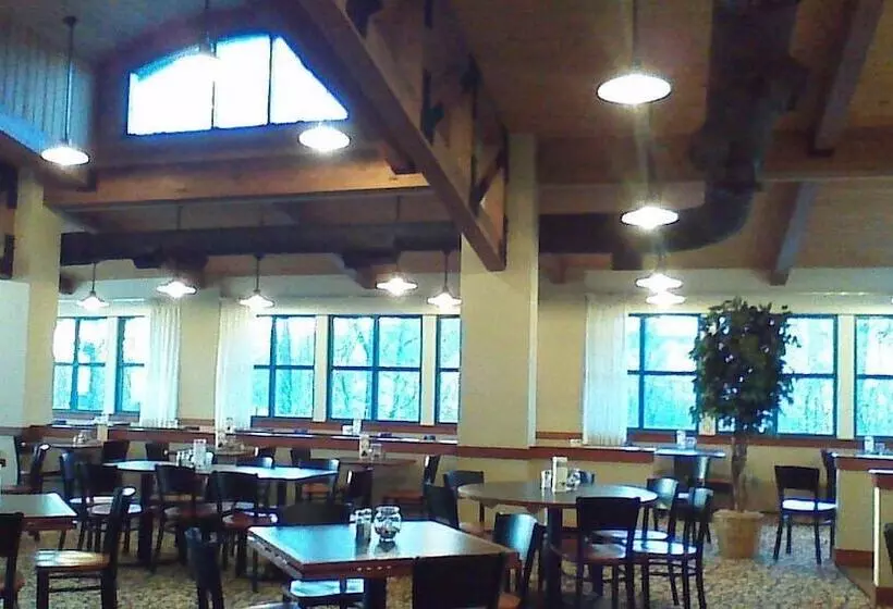 호텔 Chief Logan Lodge