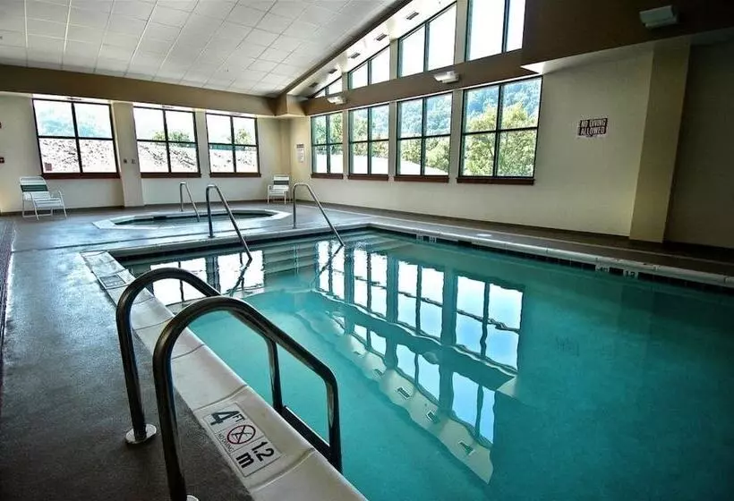 호텔 Chief Logan Lodge