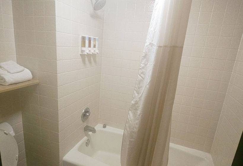 Отель Days Inn By Wyndham Rolla