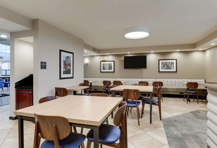 בית מלון כפרי Drury Inn & Suites St. Louis St. Peters