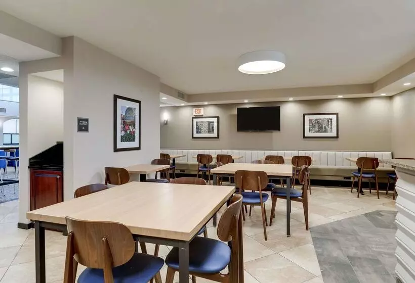 호텔 Drury Inn & Suites St. Louis St. Peters