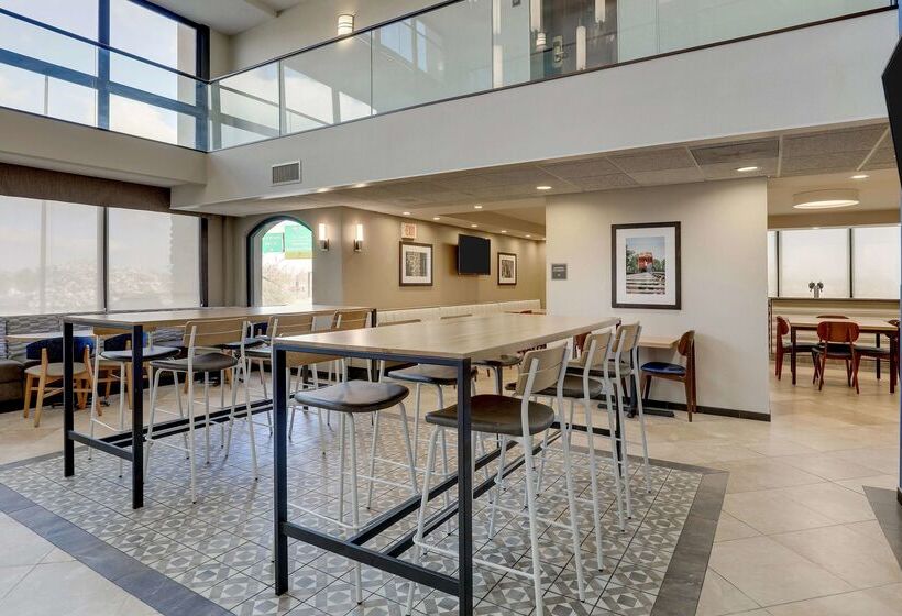 בית מלון כפרי Drury Inn & Suites St. Louis St. Peters