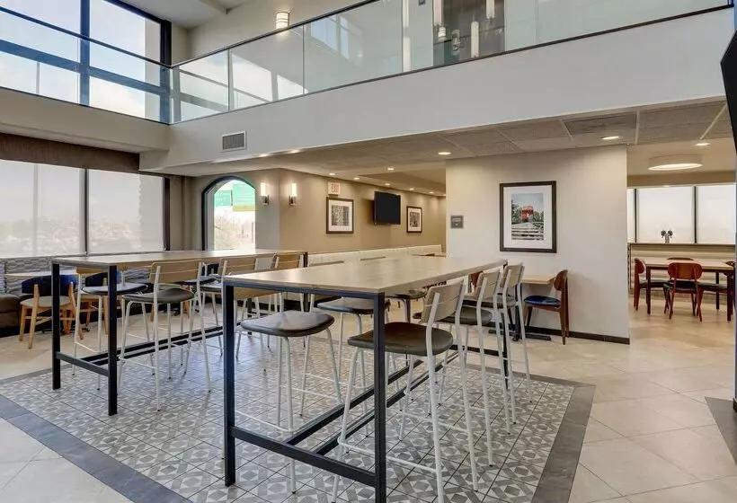 호텔 Drury Inn & Suites St. Louis St. Peters