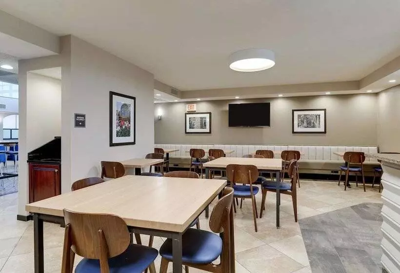 호텔 Drury Inn & Suites St. Louis St. Peters