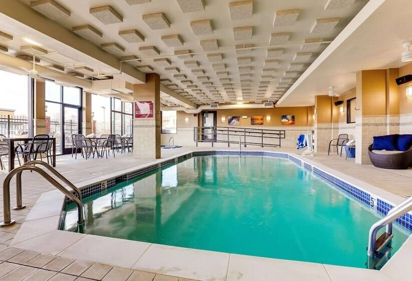 בית מלון כפרי Drury Inn & Suites St. Louis St. Peters