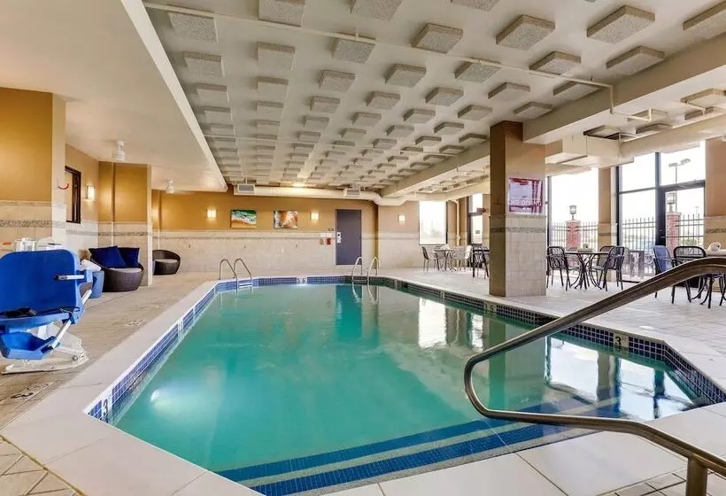 호텔 Drury Inn & Suites St. Louis St. Peters