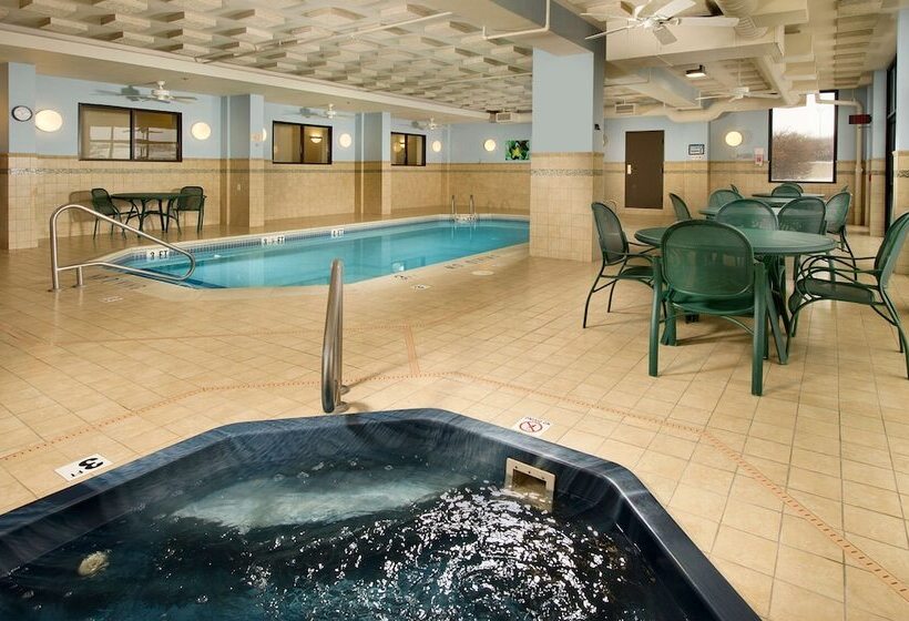 בית מלון כפרי Drury Inn & Suites St. Louis St. Peters