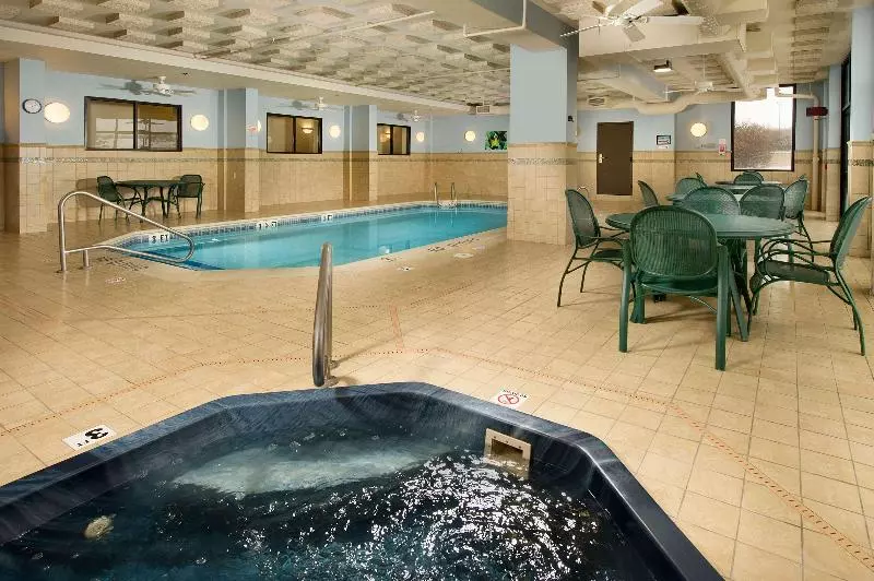 호텔 Drury Inn & Suites St. Louis St. Peters