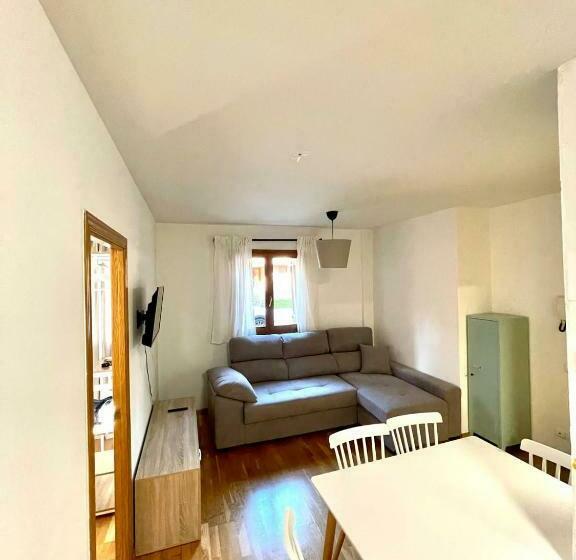 Acogedor Piso En Sort Con Piscina