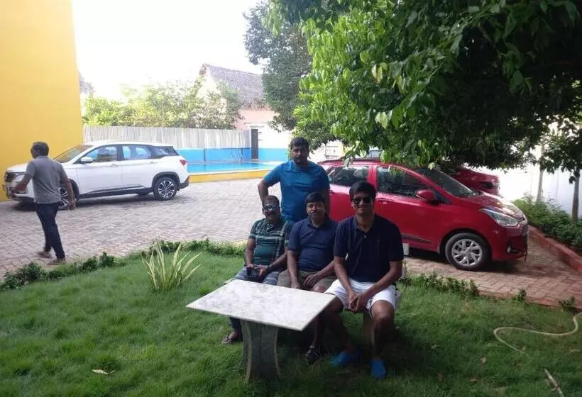 Hotelli Sri Saveraa Residency