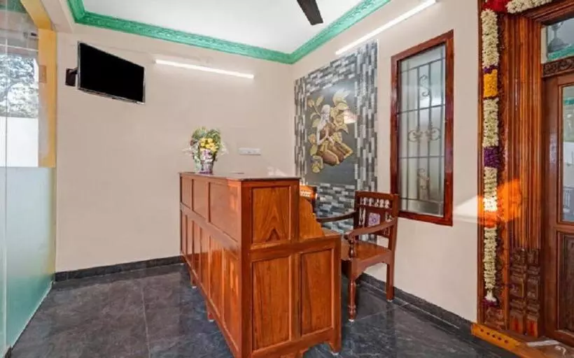 Hotelli Sri Saveraa Residency