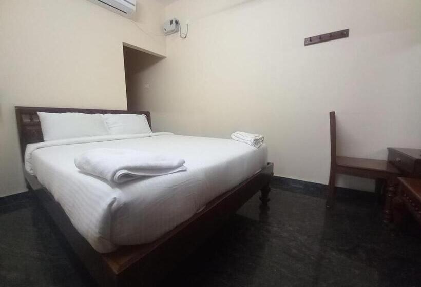 Hotel Sri Saveraa Residency