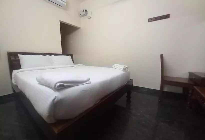 Hotelli Sri Saveraa Residency